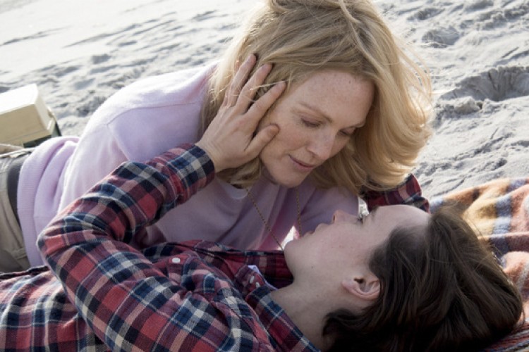 ジュリアン・ムーア＆エレン・ペイジがレズビアンカップル役を演じる『Freeheld（原題）』の新予告編が公開