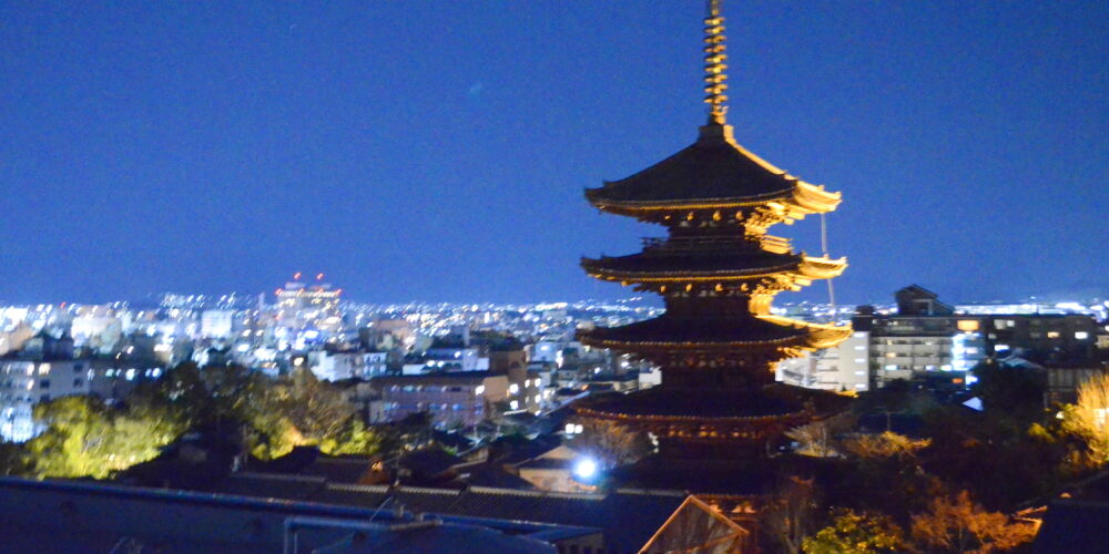 ファビュラス…！京都・東山エリアを一望するルーフトップバーを紹介【GAYめし】